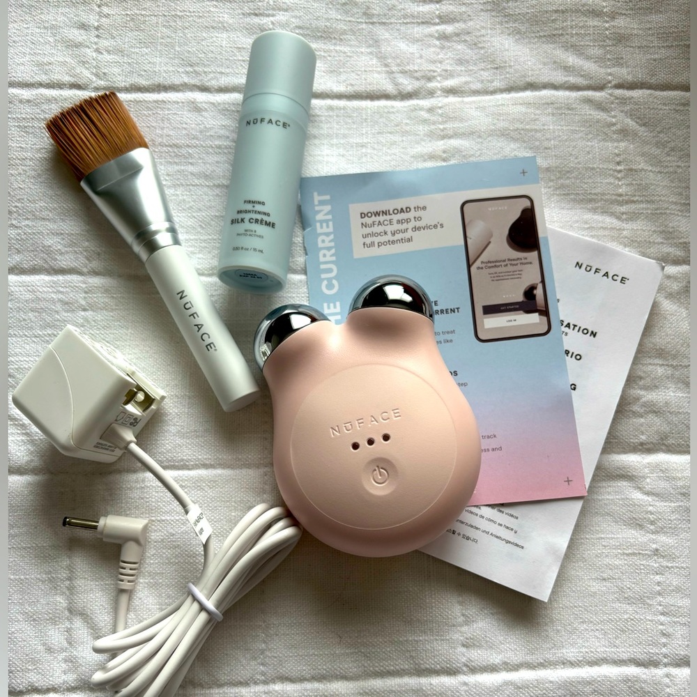 NuFace mini pink